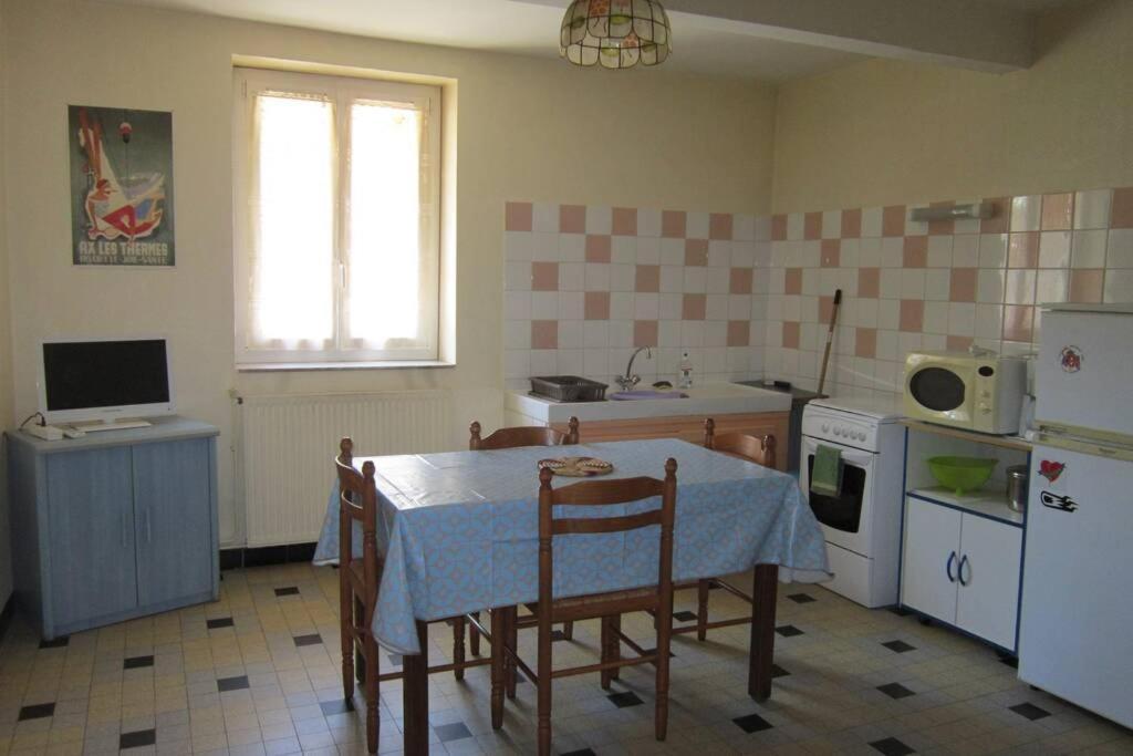Appartement Rdc Maison De Village Savignac-les-Ormeaux Exterior foto